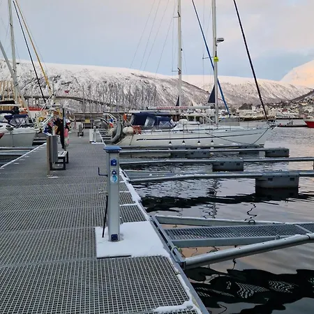Barents Sail Sailboat Lomvi *