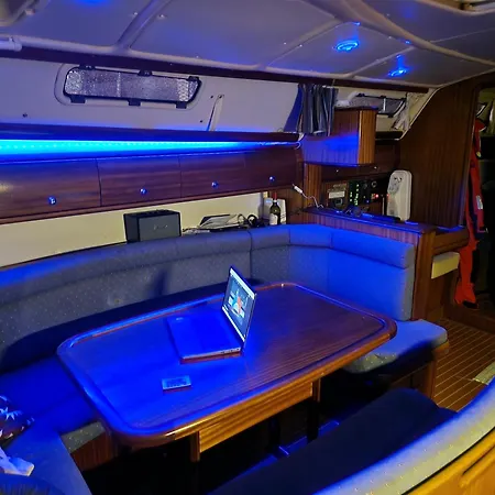 Botel Barents Sail Sailboat Lomvi