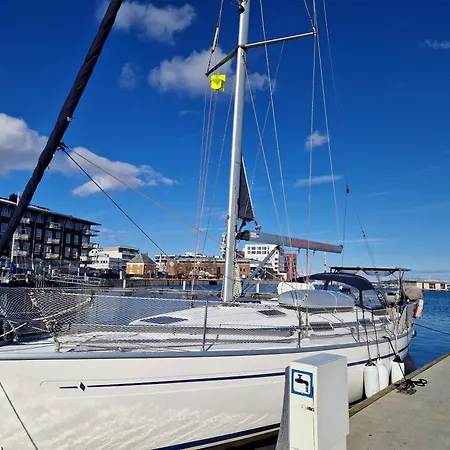 Botel Barents Sail Sailboat Lomvi