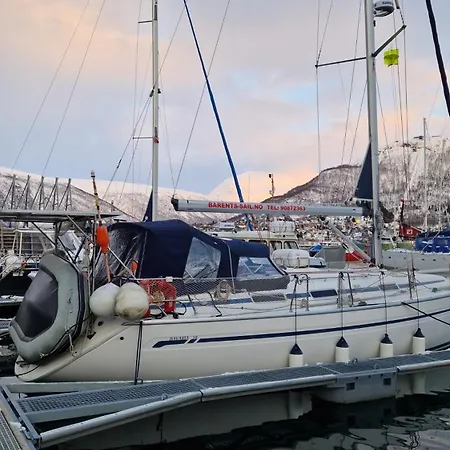 Bådhotel Barents Sail Sailboat Lomvi *