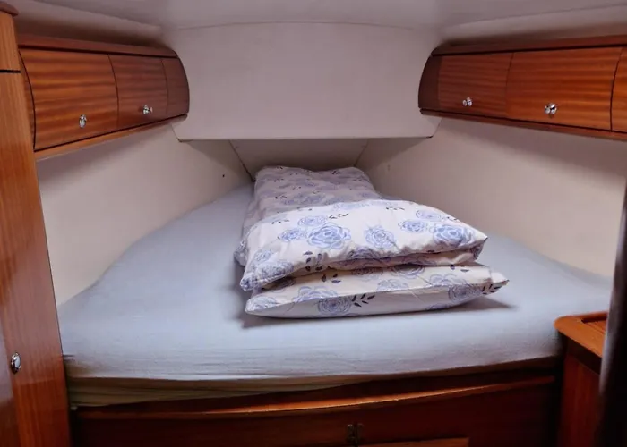 Bådhotel Barents Sail Sailboat Lomvi *